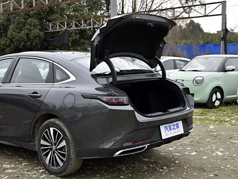 Changan's Third-Generation Yidong PHEV: A Leap in Plug-In Hybrid Technology