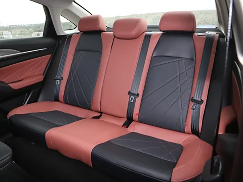 Changan Yidong PLUS: A Compact Sedan with Enhanced Features and Style