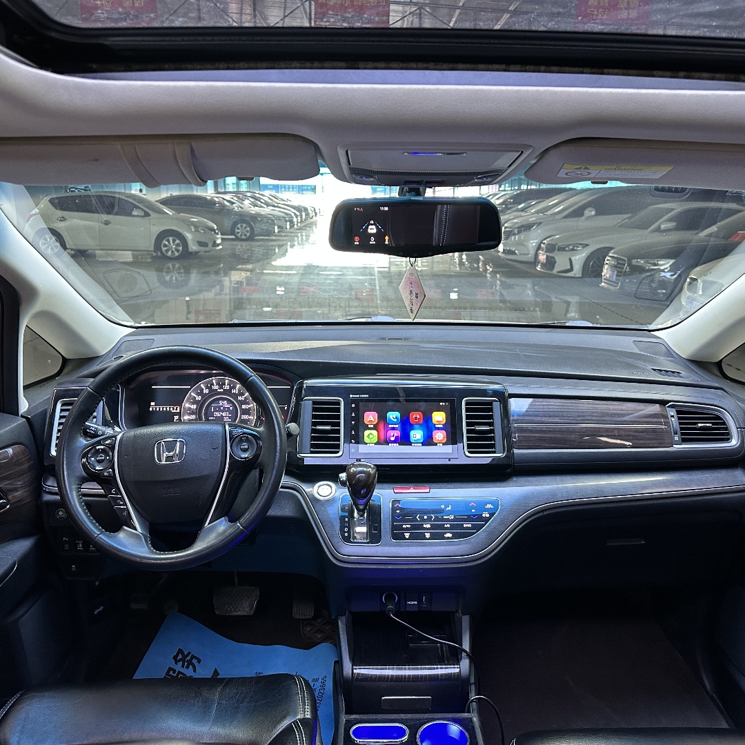 2016 Honda Odyssey: A Spacious and Reliable Minivan for Every Family Adventure