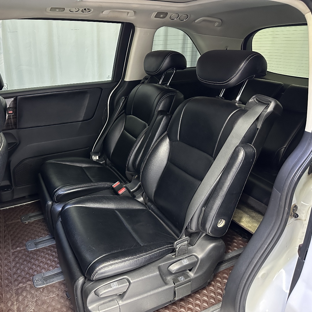 2016 Honda Odyssey: A Spacious and Reliable Minivan for Every Family Adventure