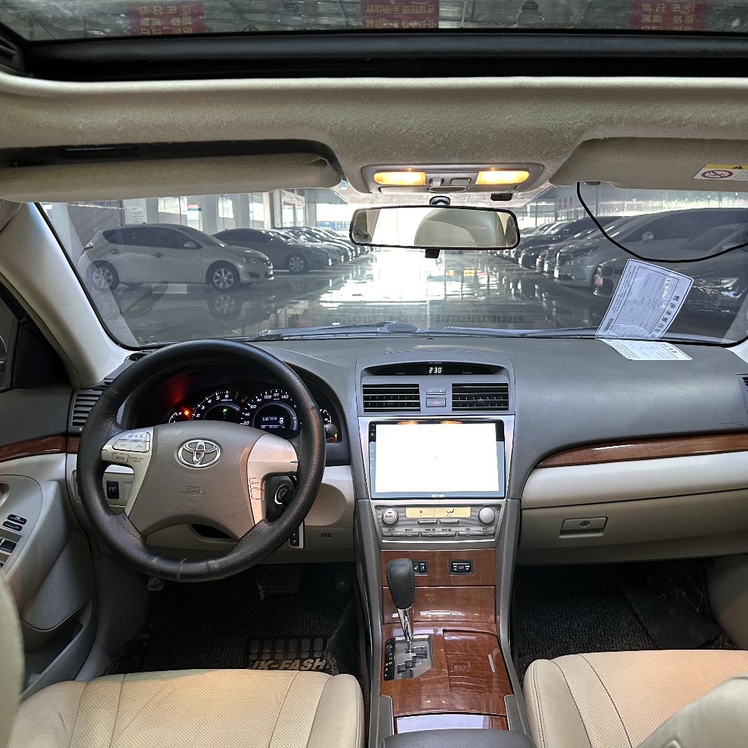 2015 Toyota Camry: A Trusted and Reliable Midsize Sedan for Smart Buyers