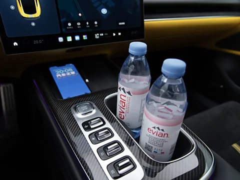 Xiaomi SU7 Ultra: The Ultimate Electric Vehicle Experience with Advanced Technology and Performance