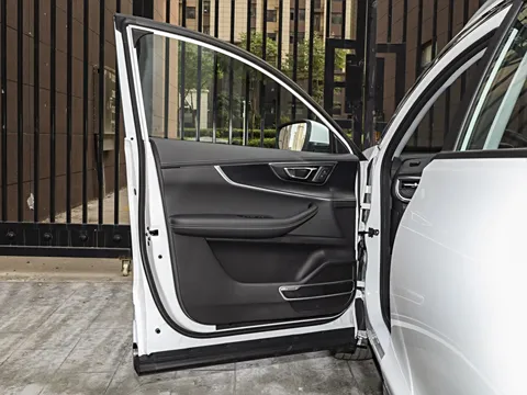 Chery Tiggo 8: The Ultimate Family SUV with Cutting-Edge Features and Unmatched Comfort