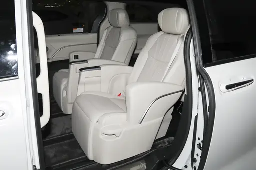 Toyota Sienna – Spacious and Comfortable Minivan for Global Export