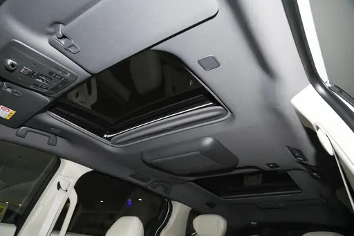 Toyota Sienna – Spacious and Comfortable Minivan for Global Export