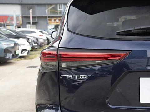Toyota Highlander – The Ultimate Family SUV with Advanced Features