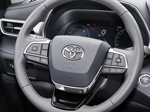 Toyota Highlander – The Ultimate Family SUV with Advanced Features