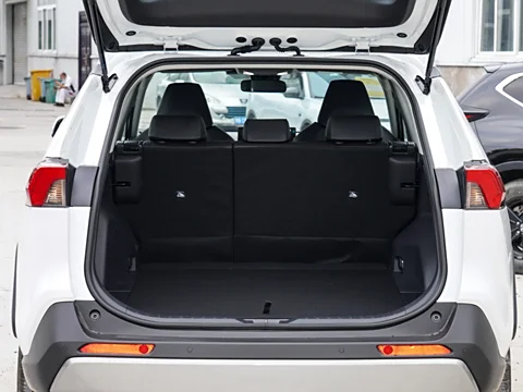 Toyota RAV4 Hybrid SUV – Rugged Design, Advanced Tech