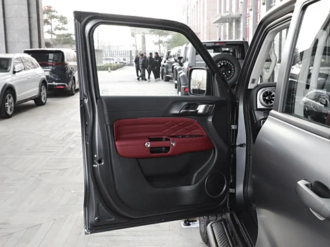 Tank 300 Off-Road SUV - Luxury Interior, Triple Locking Diffs