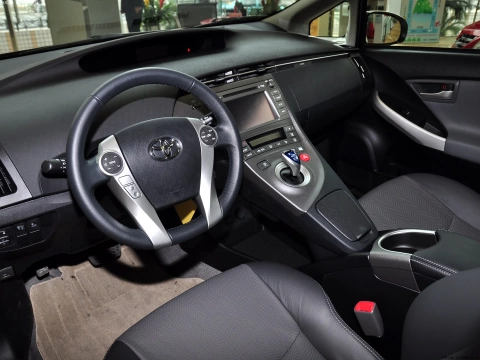 Toyota Prius – The Iconic Hybrid Car for Eco-Conscious Drivers