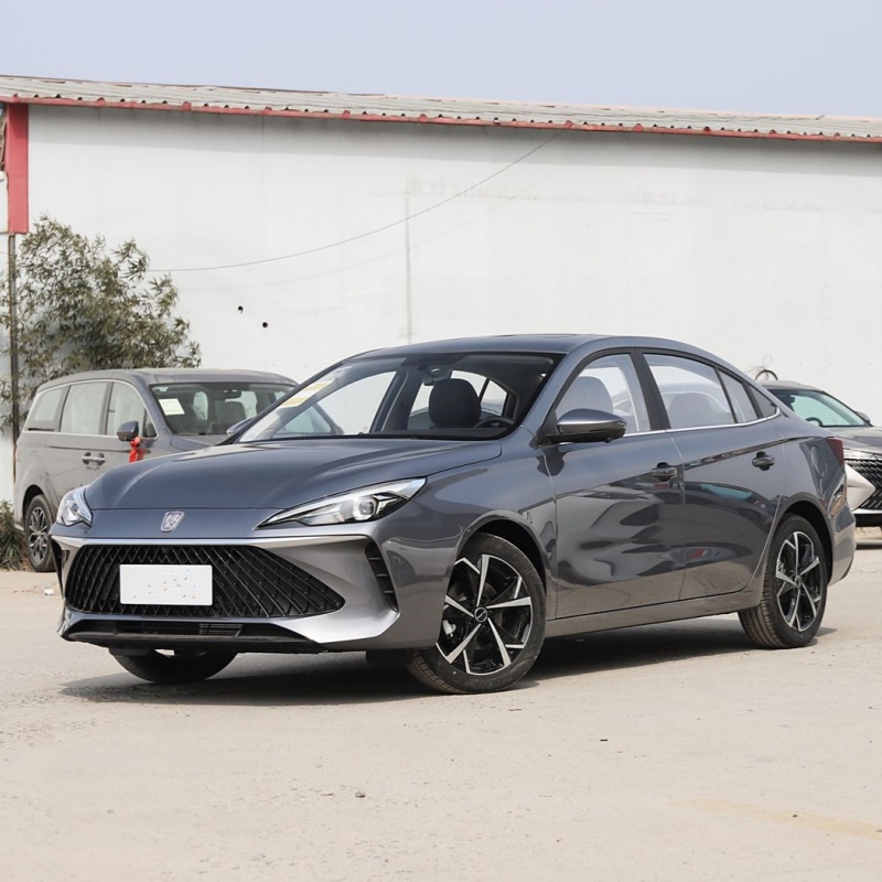 The Roewe i5 is designed to offer drivers a perfect blend of affordability, advanced technology, and stylish design. This model features a modern exterior, a comfortable and spacious interior, and a r