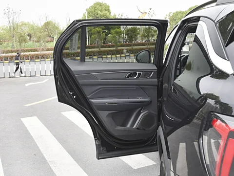  Used Lynk & Co 01