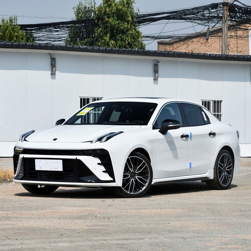 The Lynk & Co 03 is redefining the sports sedan category by offering an unbeatable combination of dynamic performance, cutting-edge technology, and sophisticated design. This model boasts powerful eng