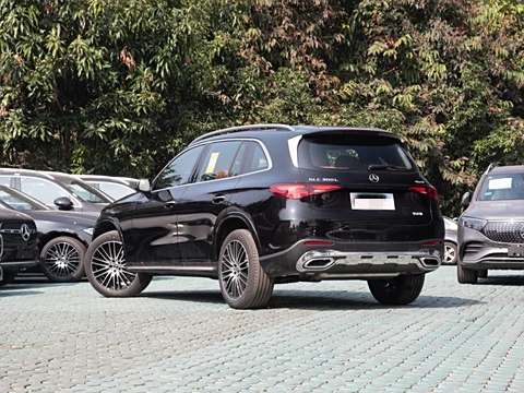 2025 Mercedes GLC 300