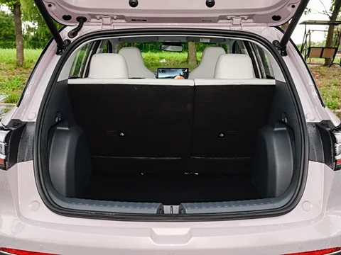Geely Xingyuan export
